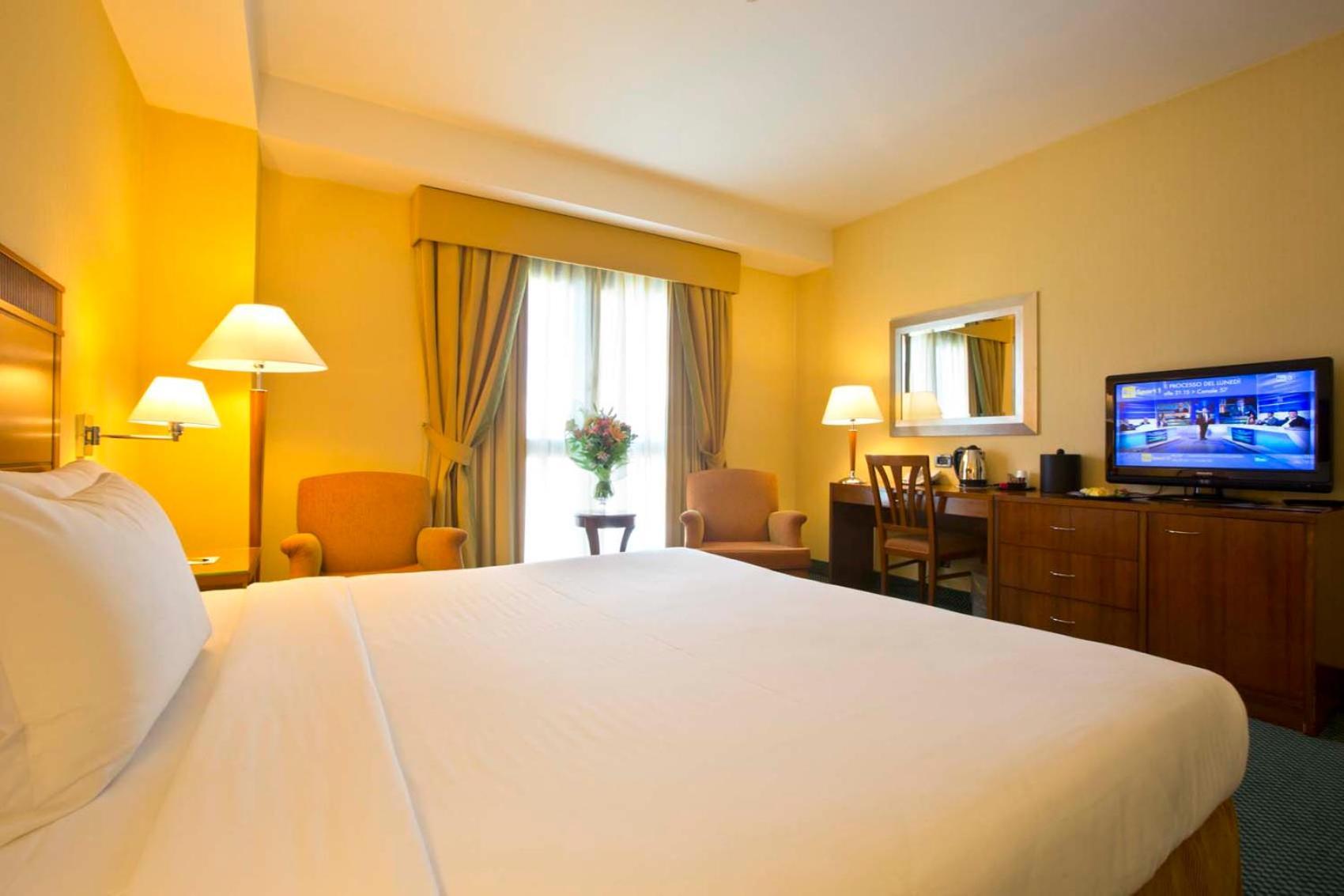 Mercure Leonardo Da Vinci Rome Airport Hotel 4*